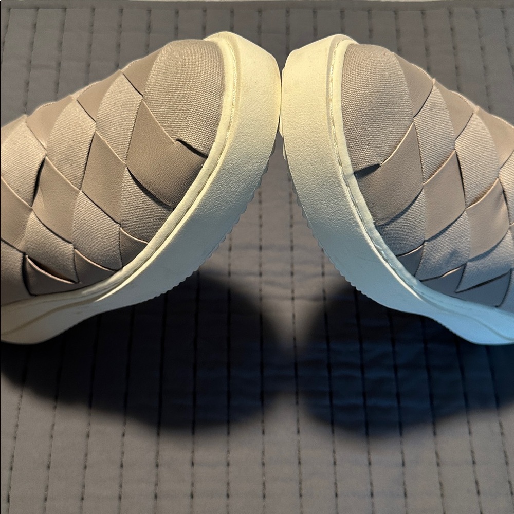 Lucky Brand Killian Grey Chinchilla Woven Canvas Slides - Womens Size 10M. - Picture 8 of 9